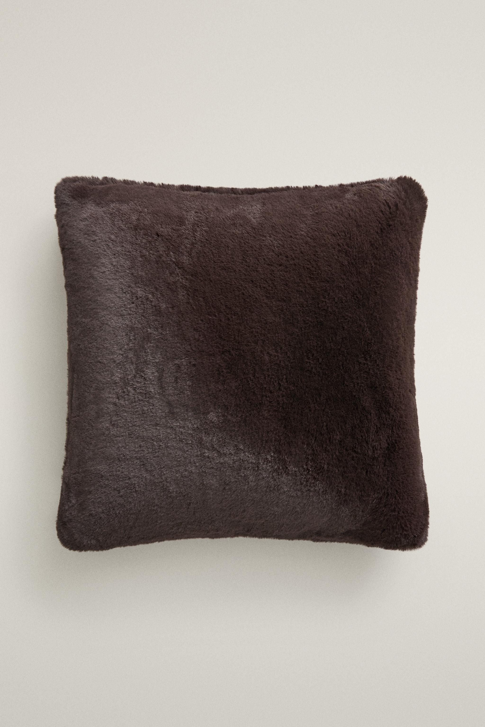 SHORT FAUX FUR THROW PILLOW COVER
